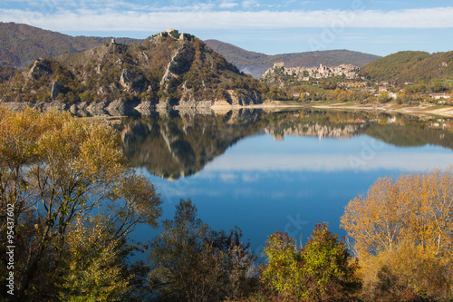 Panorama autunnale sul lago del Turano photo