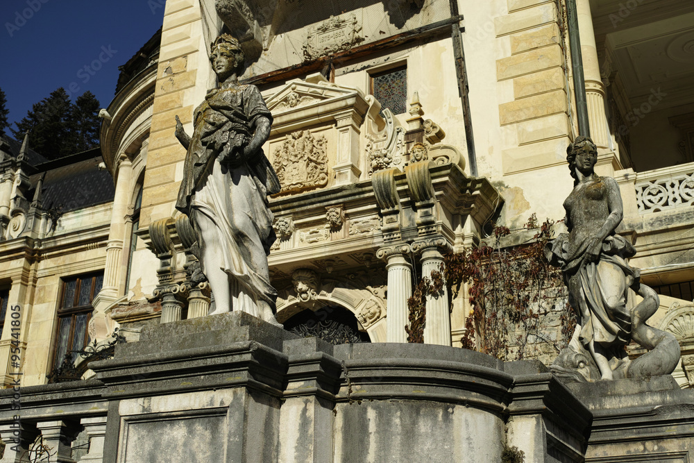 Obraz premium Statues At Peles Castle