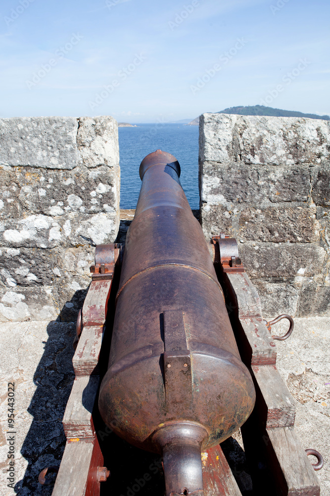 Cannon pointing to the Atlantic