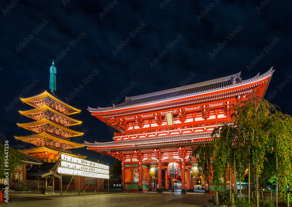 Obraz premium Tokyo - Sensoji-ji Temple in Asakusa at night 