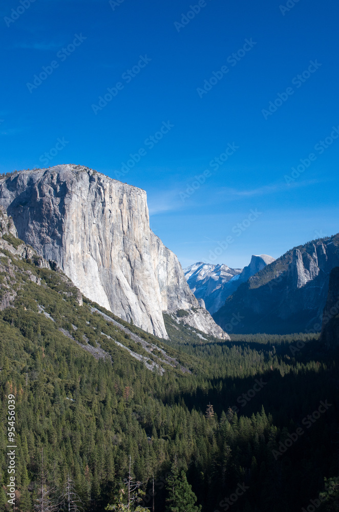 Yosemite nationalpark（アメリカの絶景・ヨセミテ国立公園のトンネルビュー）