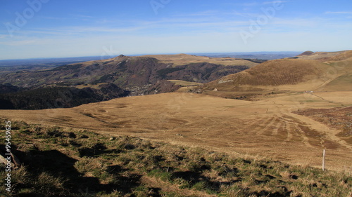 monts d'Auvergne depuis le roc de Cuzeau