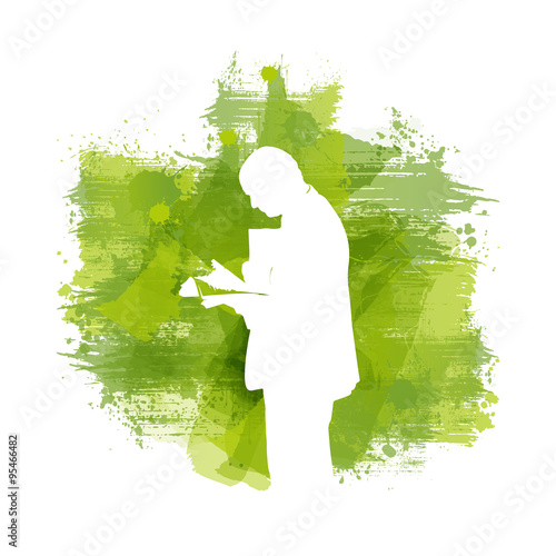 Silhouette eines Mannes mit einer Zeitung in der Hand