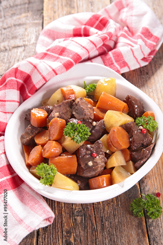 beef cooked with wine sauce and vegetable
