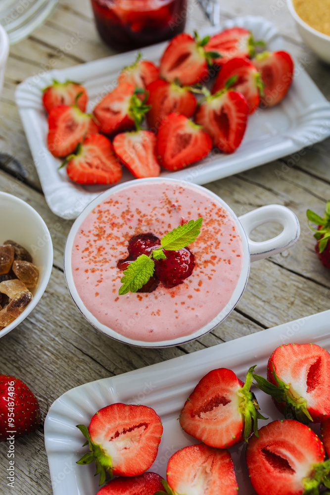 Strawberries - fresh strawberries, dessert Strawberries - fresh strawberries, dessert