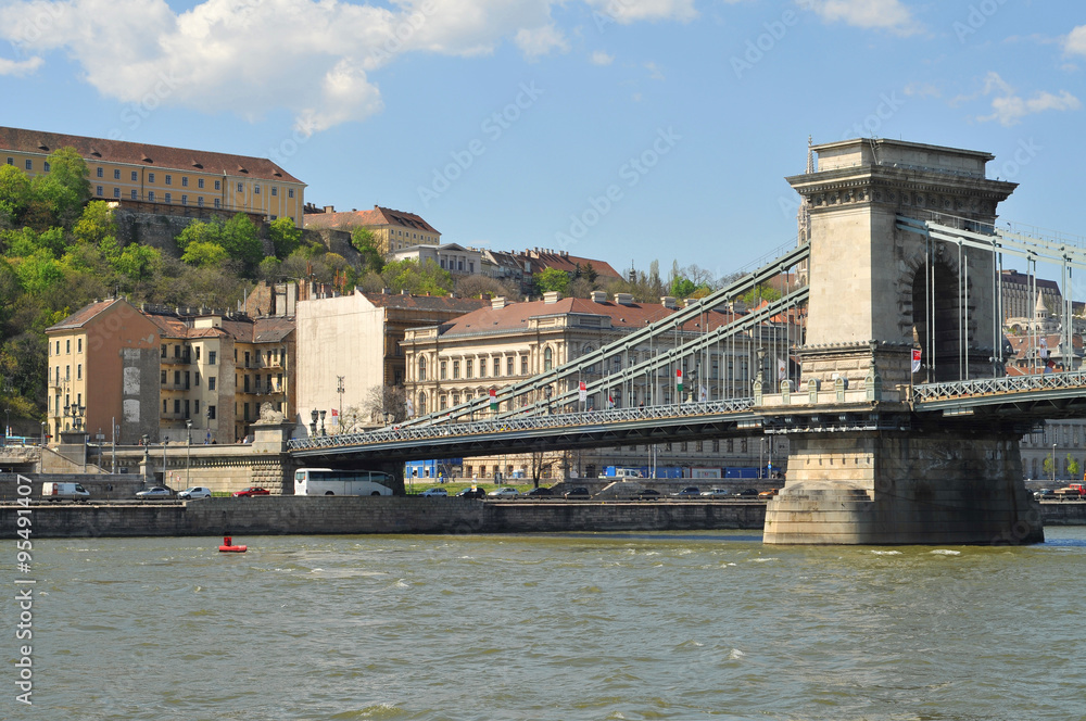 Naklejka premium Budapest one of many bridges crossing Danube river.
