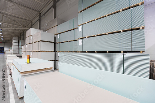 Φωτογραφία warehouse with piles of construction plasterboard
