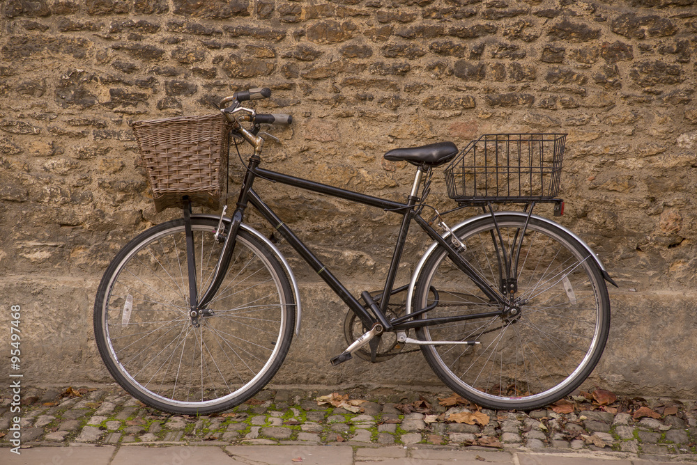 Old bicycle near Merton College
