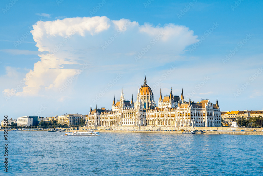 Fototapeta premium Parliament building in Budapest, Hungary on a bright sunny day