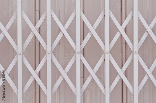 Pink metal grille sliding door with aluminium handle