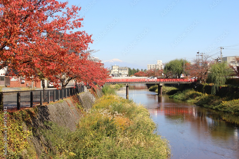 秋の内川と三雪橋