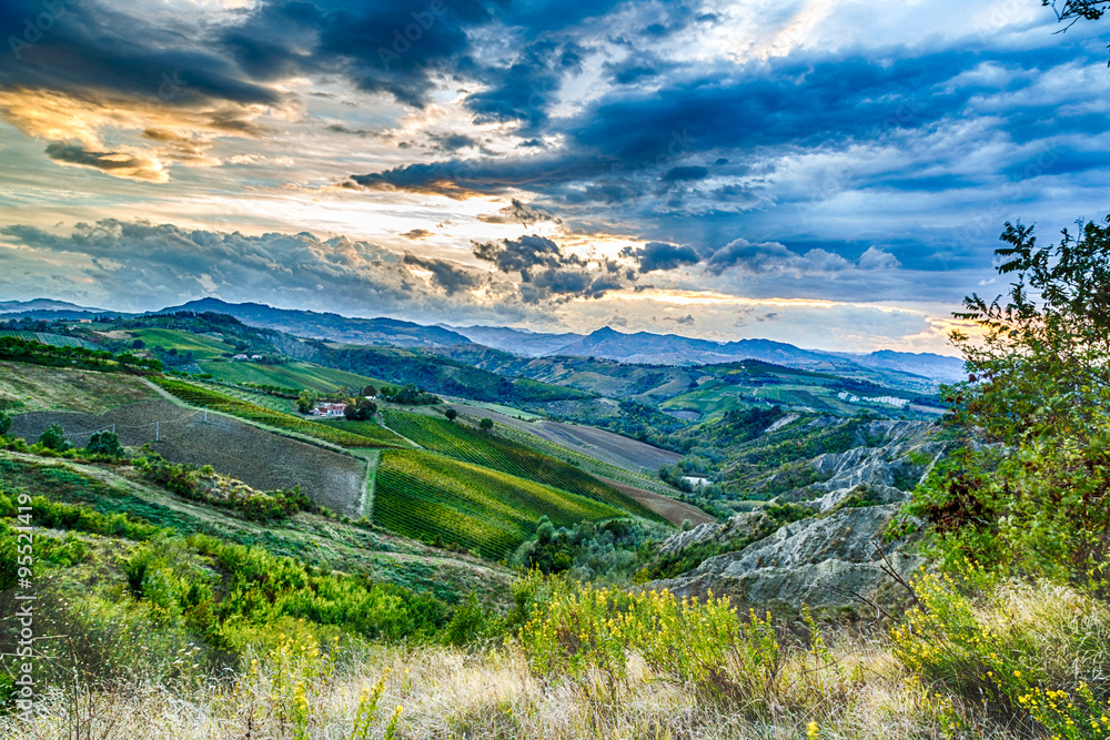 Naklejka premium Green rolling hills