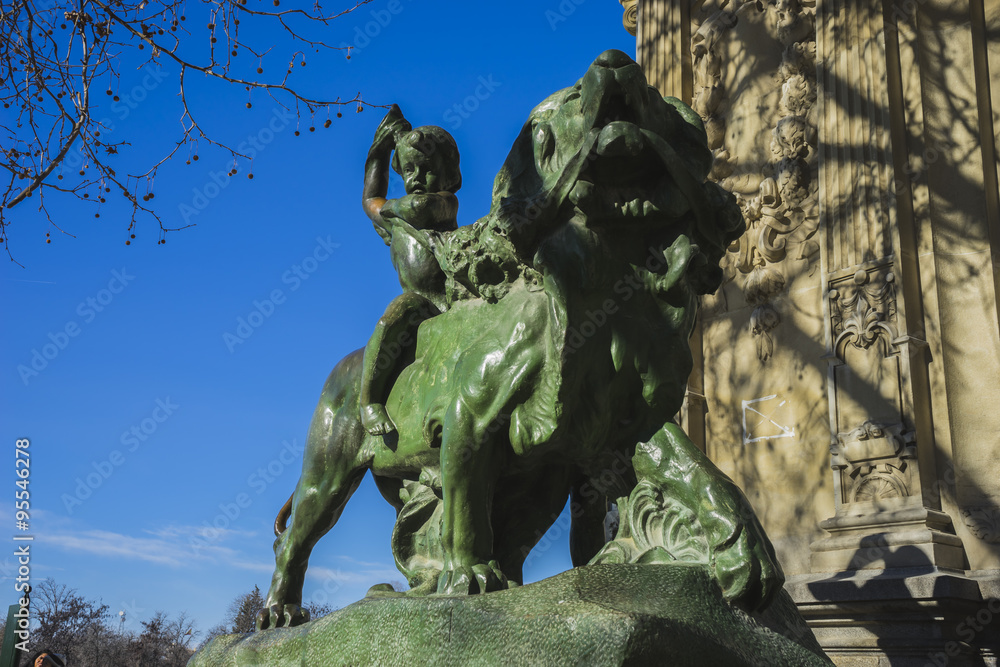 Fototapeta premium Lake in Retiro park, Madrid Spain