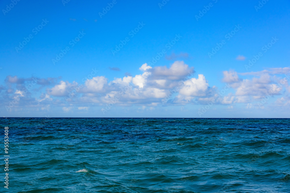 Obraz premium deserted beach sea