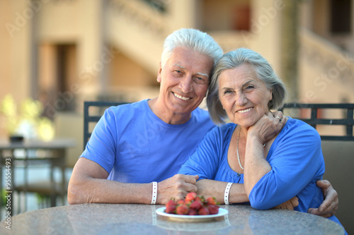 Mature couple eating 