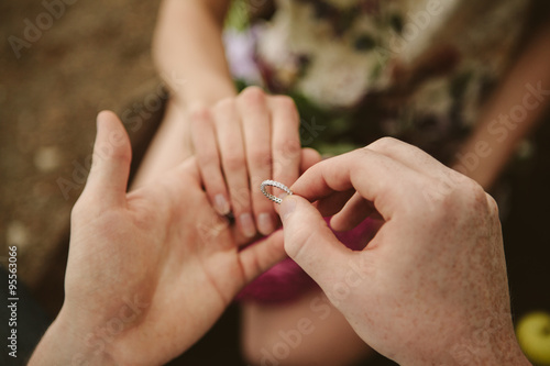 Fotografia, Obraz Man makes woman offer get engaged