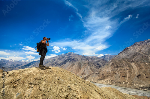 Canvas Print Photographer taking photos in Himalayas