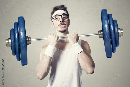 young nerd try to lift weights