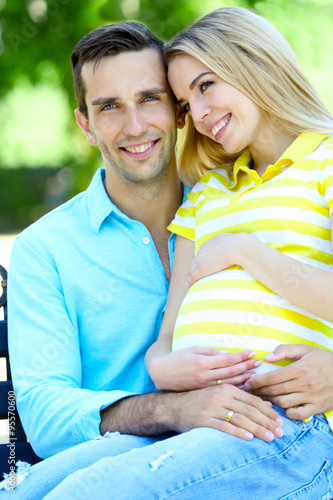Young pregnant woman with h...