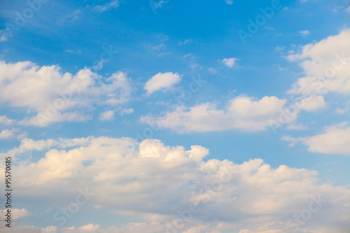 Fototapeta Naklejka Na Ścianę i Meble -  Beautiful sky with white clouds