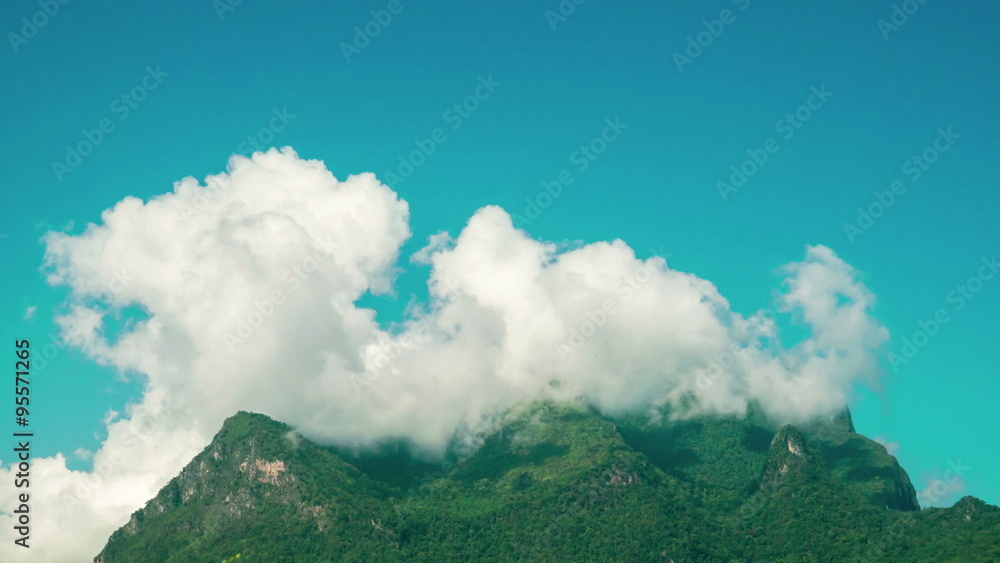 Timelapse cloud moving over big mountain 