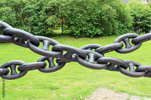 Two crossed chains of meta