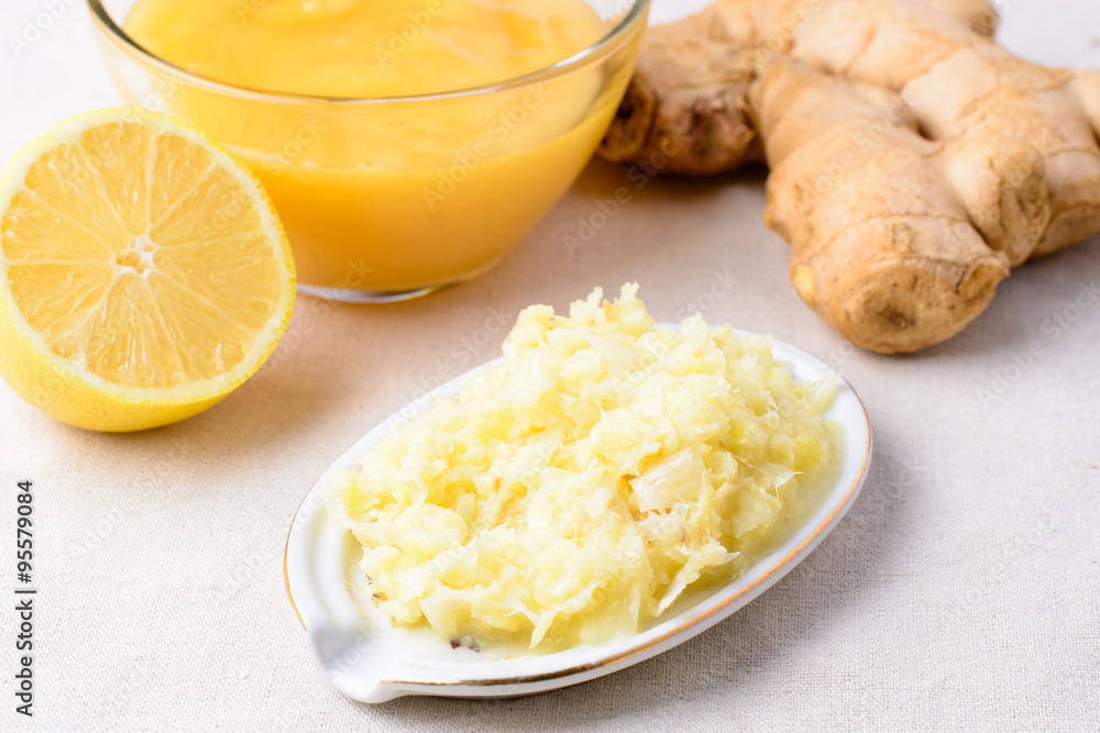 Mixture of grated ginger and lemon Mixture of grated ginger and lemon