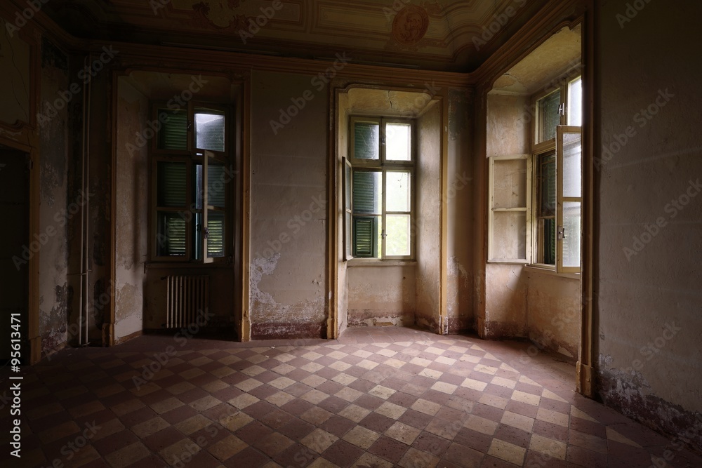 old abandoned room with windows