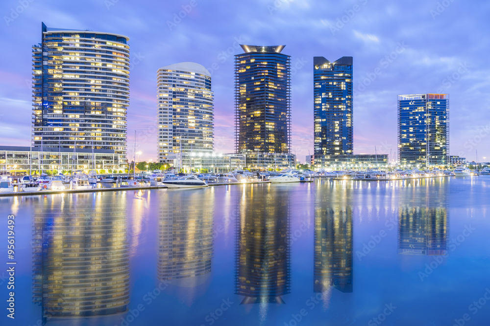 Fototapeta premium Skyscrapers in Melbourne during twilight