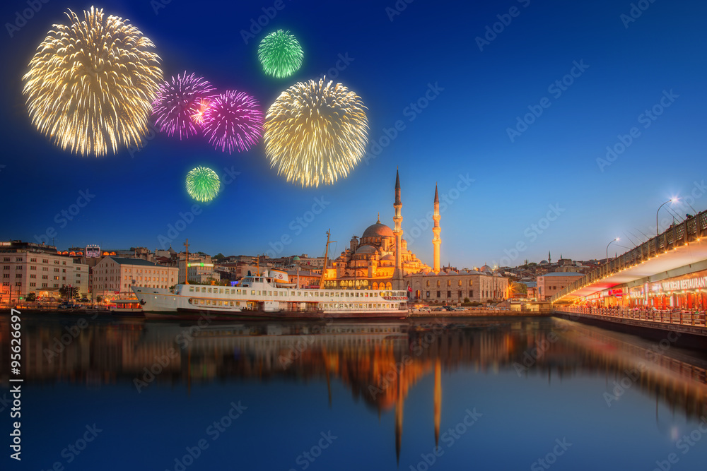 Fototapeta premium Beautiful fireworks and cityscape of Istanbul