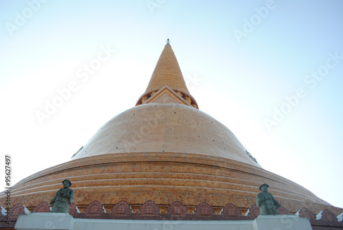 Phathom Jhedi pagoda