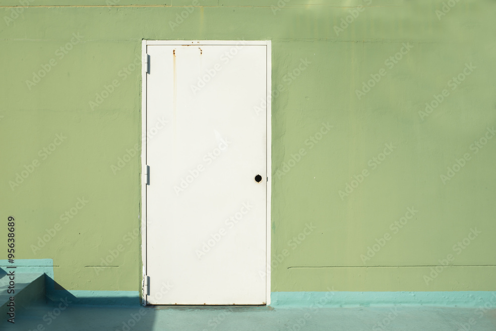 Fototapeta premium white door on green wall