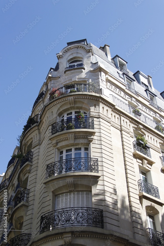 Fototapeta premium Immeuble ancien à Paris