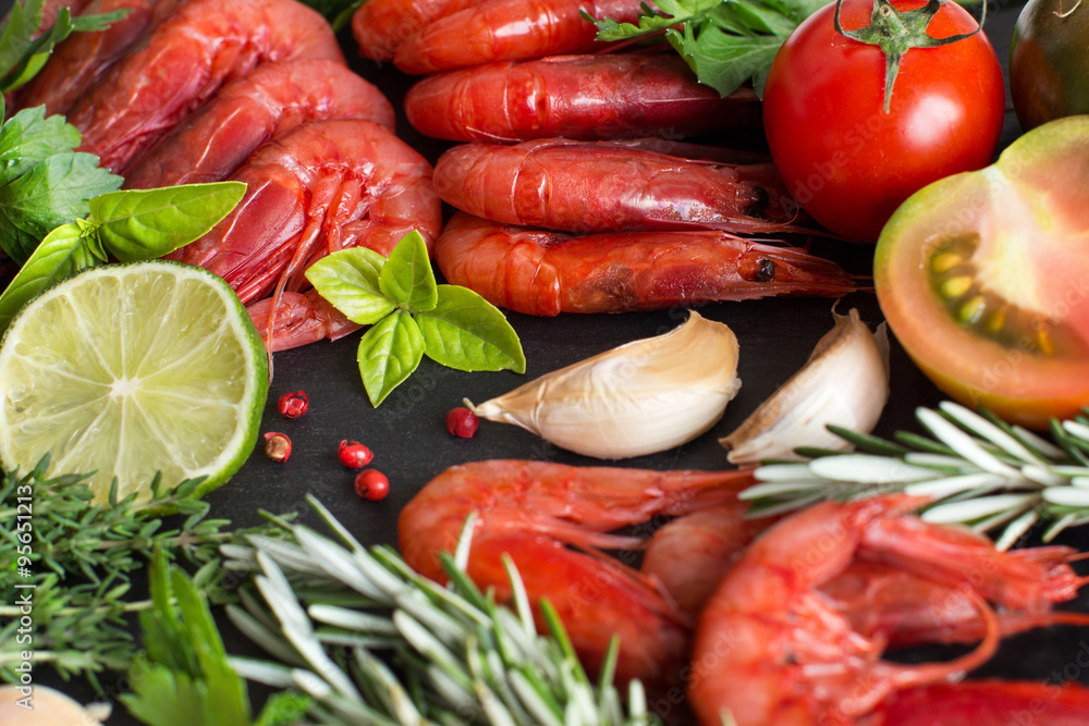 Raw shrimps with tomatoes, lime and herbs Raw shrimps with tomatoes, lime and herbs