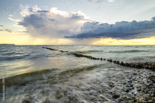 Wallpaper Mural zachód słońca nad morską plażą Torontodigital.ca