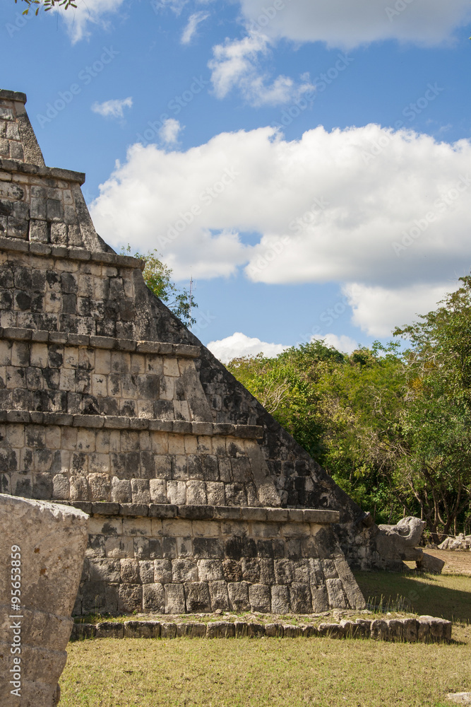 Ancient Mayan pyramid, Kukulcan Temple at Chichen Itza, Yucatan, Mexico