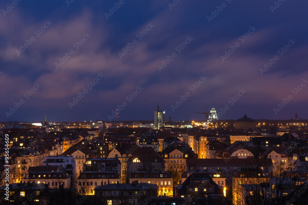 Blick über Leipzig am Abend