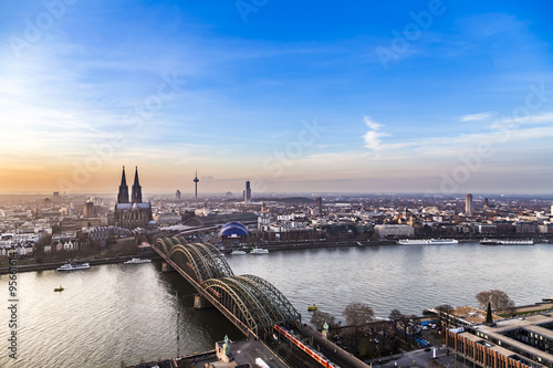 Foto aerial of cologne in sunset
