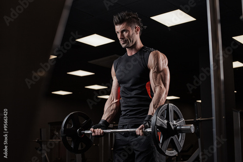 Foto Bodybuilder in the gym