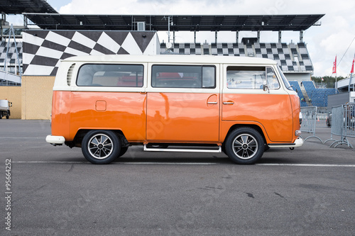 Bild auf Leinwand Bully T2, the cult car of the Hippie generation and it remained the status vehicle of the high wave surfers