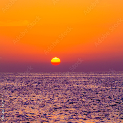 Fototapeta Naklejka Na Ścianę i Meble -  Beautiful sunset over the sea. beauty landscape. Wonderful sunri