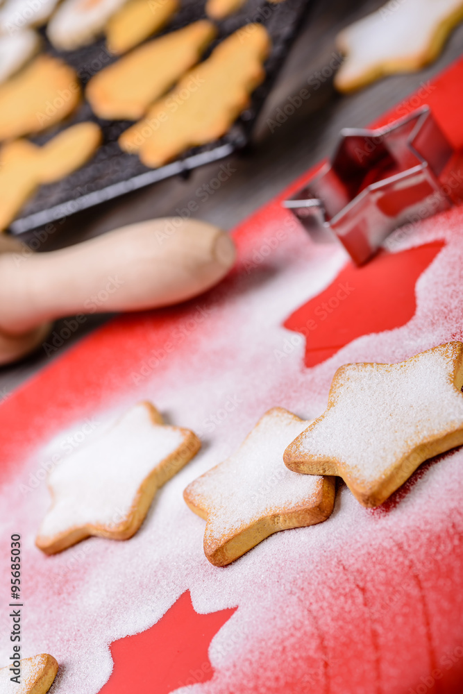 cookies and sugar powder