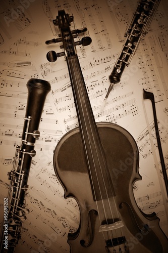 instrumenty-muzyczne-na-skrzypcach-i-oboju