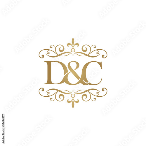 Konstfotografi D&C Initial logo. Ornament ampersand monogram golden logo