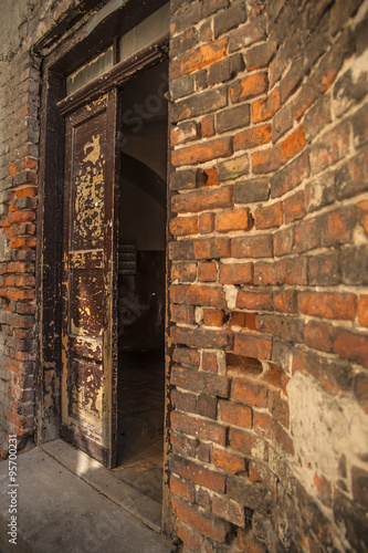 Fotografie neglected red brick tenement house and front door