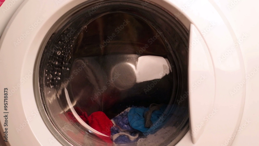 Washing machine works automatically erases the dirty things in the swivel drum
Washing machine works automatically erases the dirty things in the swivel drum