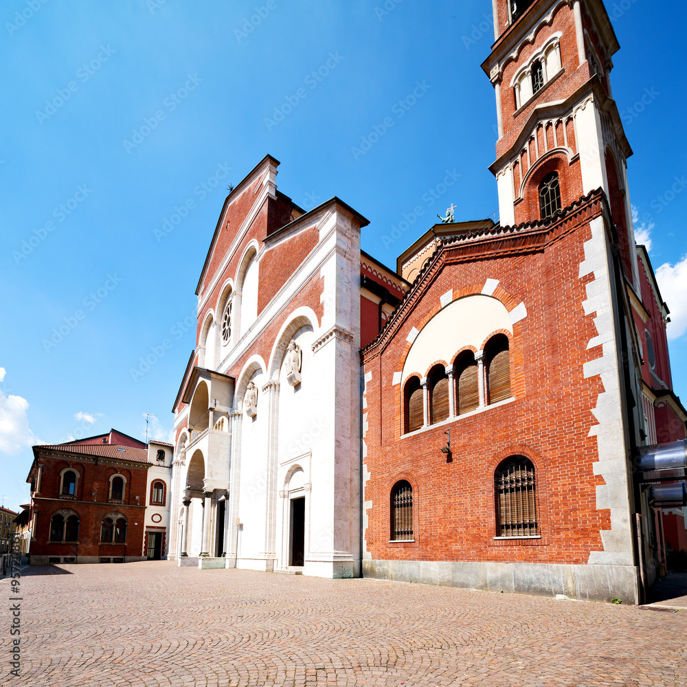 Obraz premium exterior old architecture in italy europe milan religion