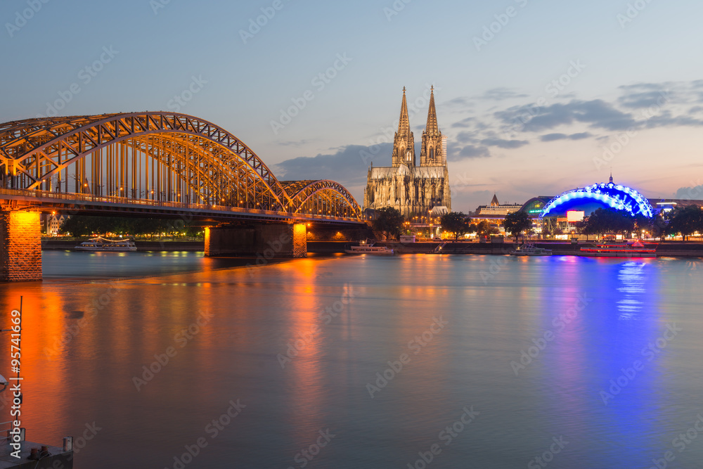 Obraz premium Cologne Cathedral at Night