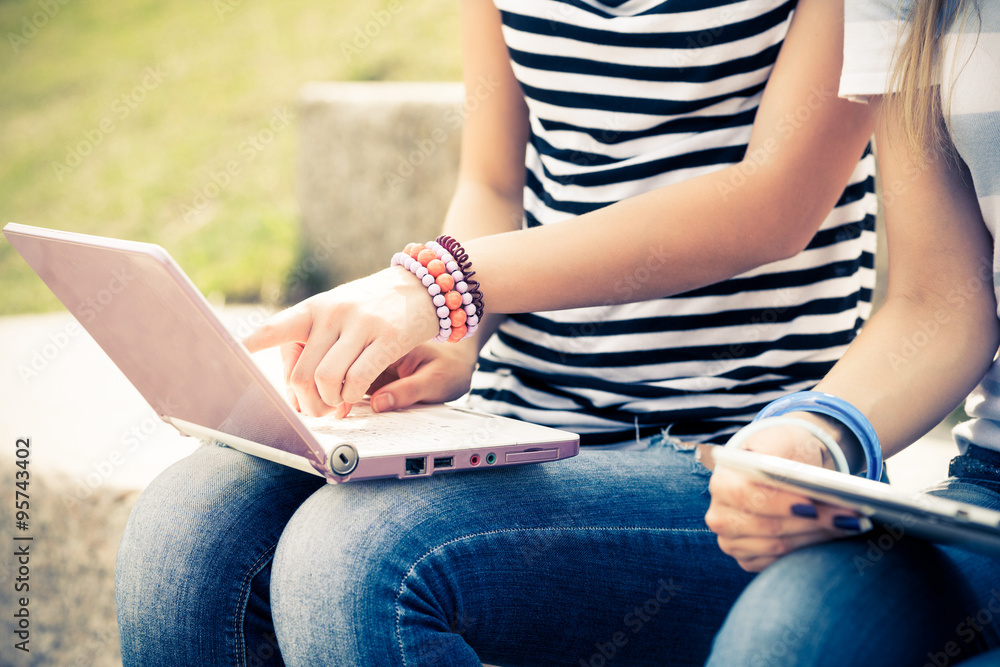 Naklejka premium Surfing internet