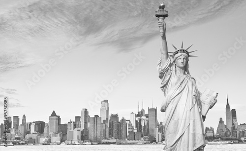 new york city black and white hi contrast © UTBP